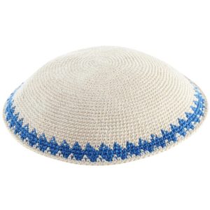 כיפה ד.מ.צ 15 ס"מ רקע שמנת עיטור כחול