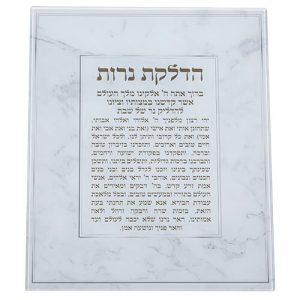 תמונה לתליה מזכוכית בלתי שבירה "הדלקת נרות" 30*36 ס"מ