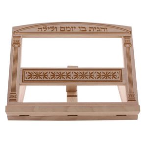סטנדר מעץ  והגית בו שער וילנה 26*33 ס"מ