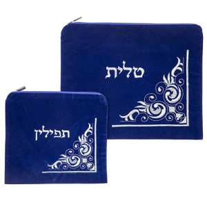 כיסוי טלית תפילין קטיפה כחול בהיר עם רקמה 36*29 ס"מ דגם 2