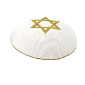 כיפה סרוגה לבנה 17 ס"מ עם רקמה זהב מגן דוד